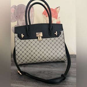 Shoulder bag & could be use cross body